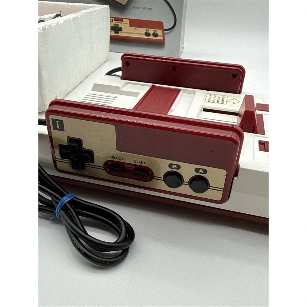 Nintendo Japanese Famicom NES Console in Box CIB Cords Manuals HCV-001 US Seller